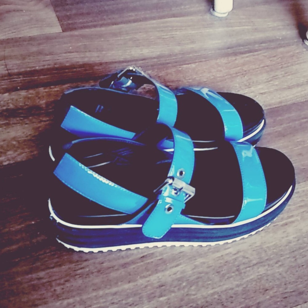 Aquatalia - Vivid Blue Patent Platform Sandals